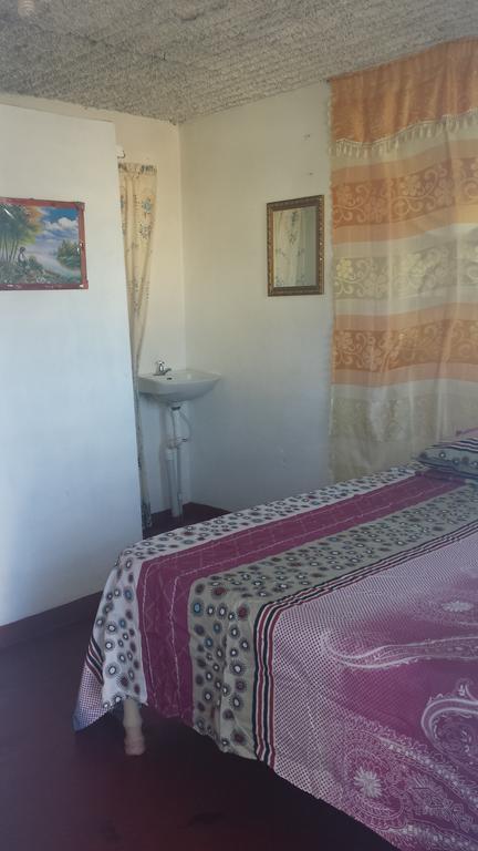 Waikiki Guest House تريجر آيلاند بيتش الغرفة الصورة