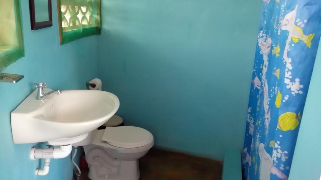 Waikiki Guest House تريجر آيلاند بيتش الغرفة الصورة