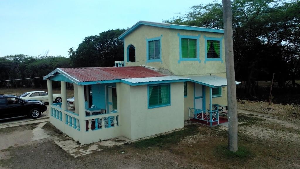 Waikiki Guest House تريجر آيلاند بيتش الغرفة الصورة