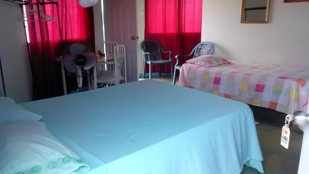 Waikiki Guest House تريجر آيلاند بيتش الغرفة الصورة