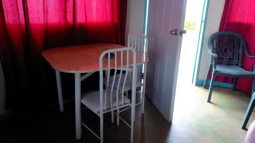 Waikiki Guest House تريجر آيلاند بيتش الغرفة الصورة