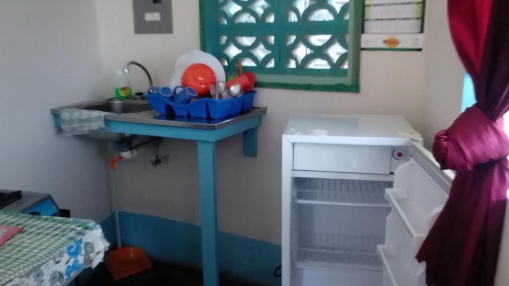 Waikiki Guest House تريجر آيلاند بيتش الغرفة الصورة