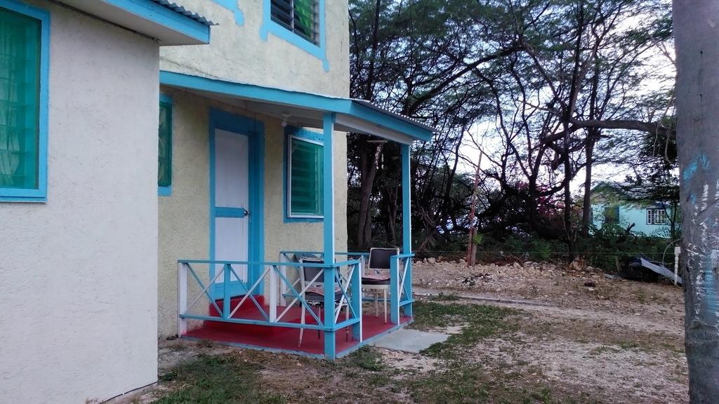 Waikiki Guest House تريجر آيلاند بيتش الغرفة الصورة