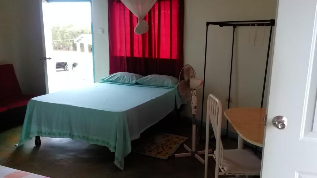 Waikiki Guest House تريجر آيلاند بيتش الغرفة الصورة